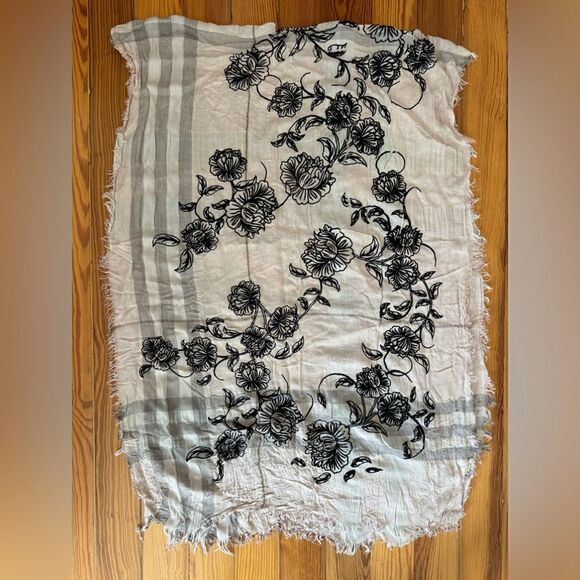 Leigh & Luca Scarf - Picture 4 of 10